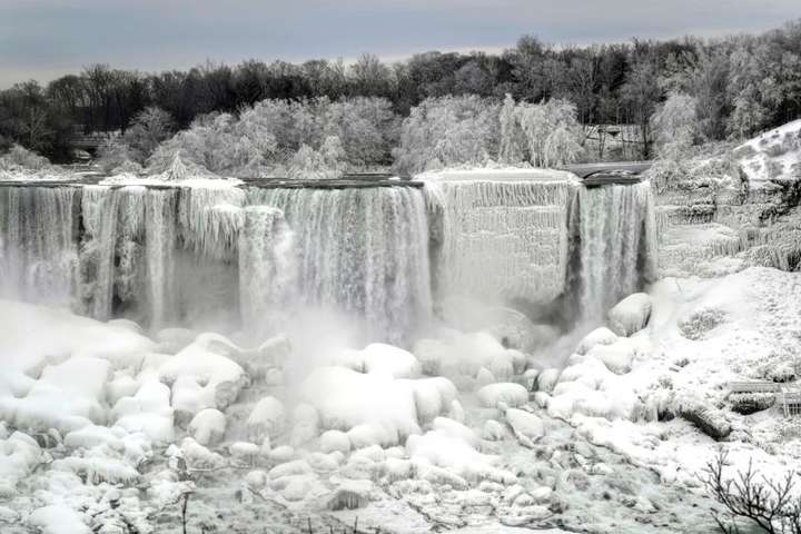 У США химерно замерз Ніагарський водоспад (відео)