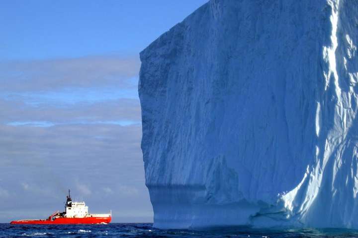 Від Антарктиди відколовся айсберг площею більше Києва