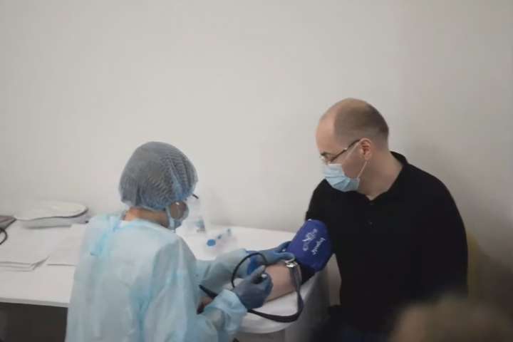 Степанов першим із урядовців вакцинувався від Covid-19 (відео)