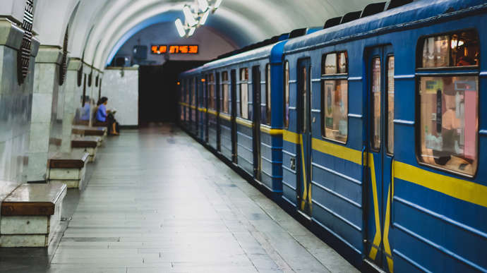 На станціях метро «Університет» і «Хрещатик» шукають вибухівку