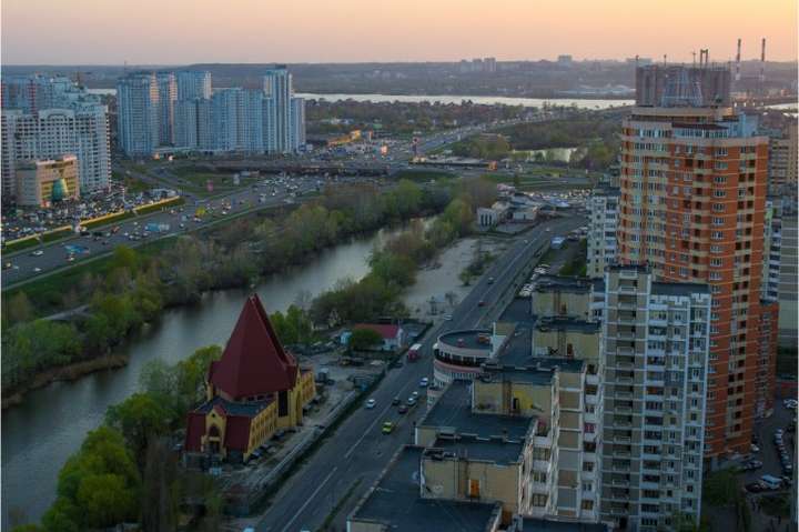 У Києві судитимуть підприємця за самовільне захоплення землі на озері Срібний Кіл