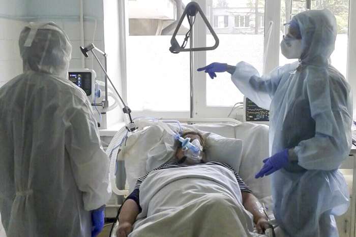 Пандемія в Україні: в реанімаціях половина ліжок зайнята ковід-хворими