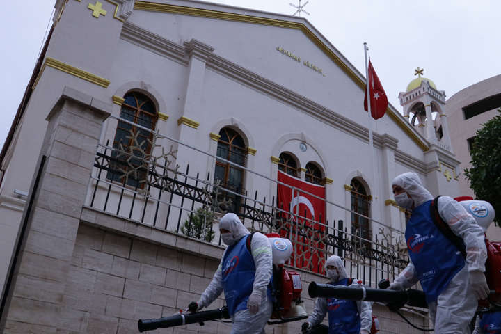 «Стамбул чекають неспокійні дні»: у місті почалася третя хвиля пандемії