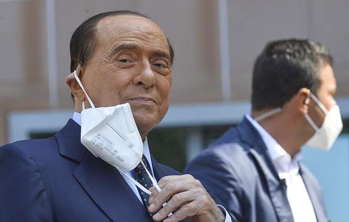 Берлусконі потрапив до лікарні