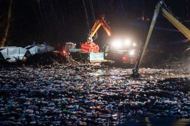 Пливе із України: Угорщина поскаржилася на тонни сміття в річці Тиса