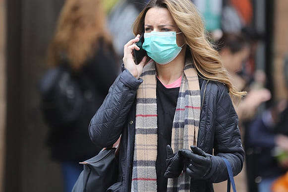 Імунолог пояснила, чи варто носити маски на вулиці