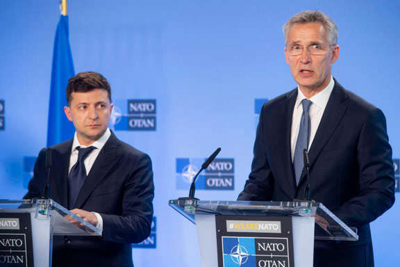 Зеленський обговорив із генсеком НАТО ескалацію російської агресії
