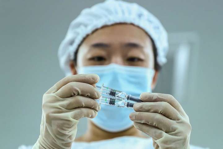 Китай схвалив третю вакцину від коронавірусу