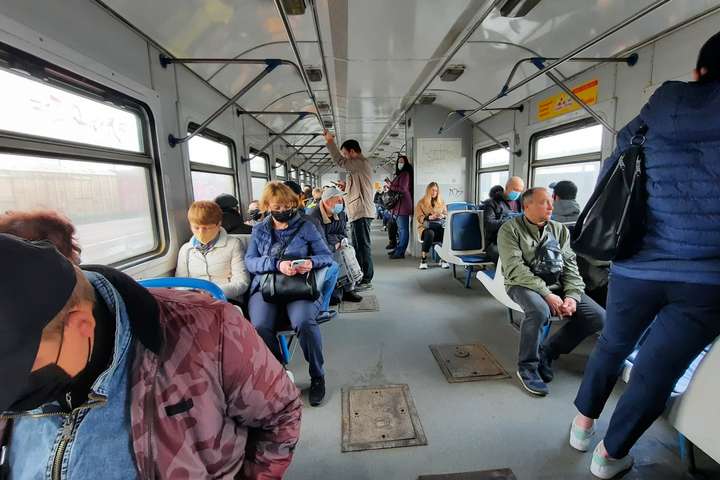 ЗМІ показали, на якому транспорті у Києві не перевіряють спецперепустки