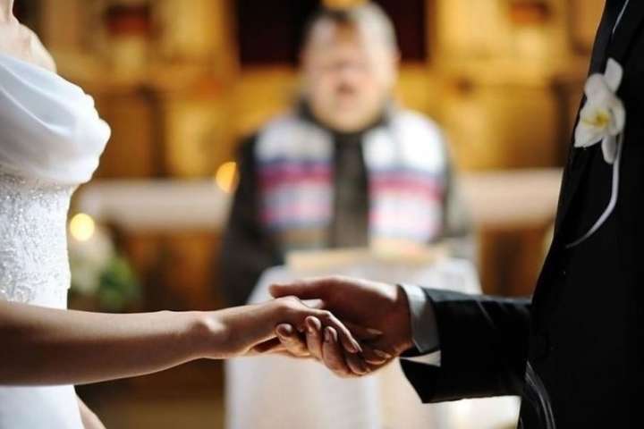 В Україні заяву на реєстрацію шлюбу можуть подавати представники наречених 