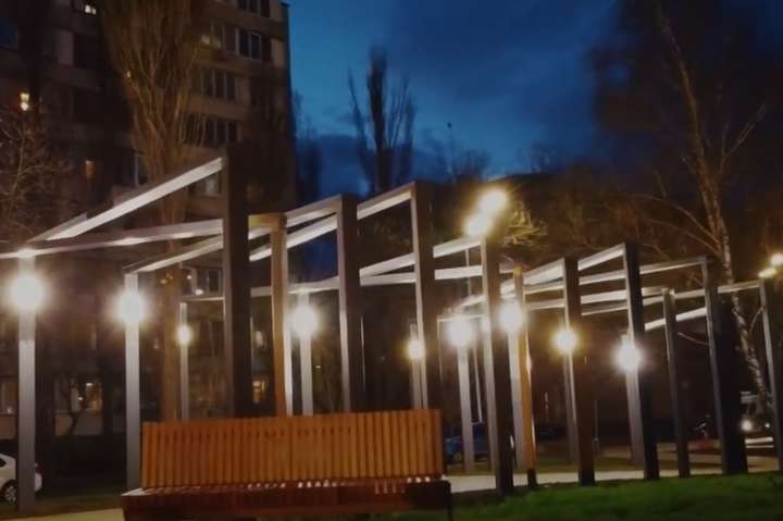 У Києві облаштували наносквер зі своєю фішкою (відео)