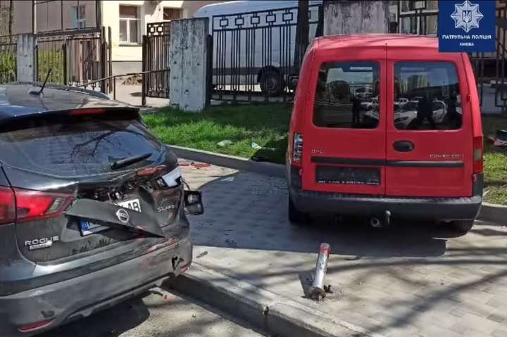 П’яна ДТП в Києві: водій Opel розтрощив дві автівки (відео)