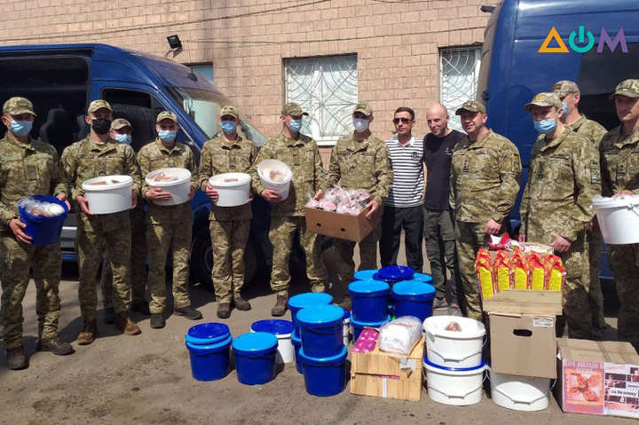 Волонтери доставили бійцям на Донбас 15 тисяч пасок