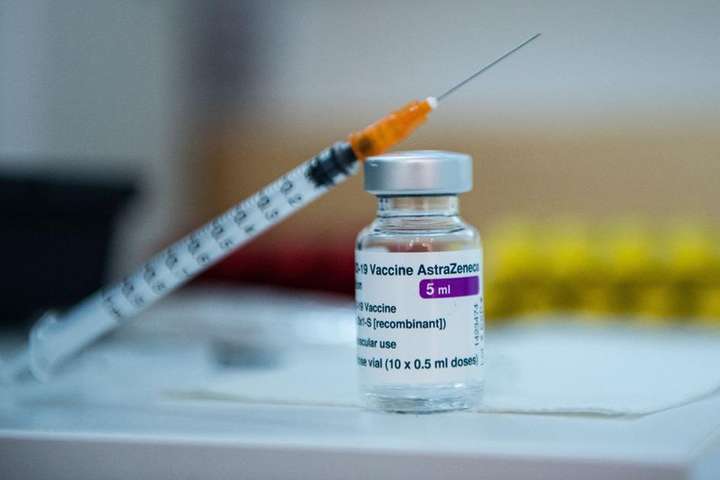 МОЗ збільшить інтервал між щепленнями вакциною AstraZeneca