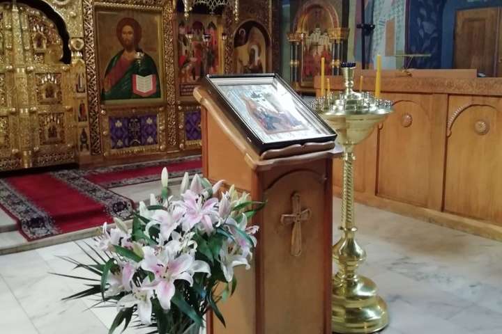 В переддень Великодня московський священник побив відвідувачів храму (відео)