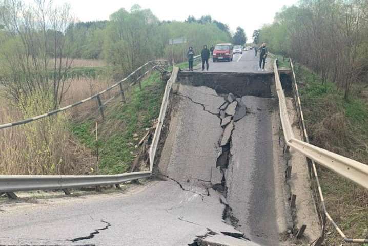 Укравтодор повідомив, що буде з мостом, який обвалився на Львівщині
