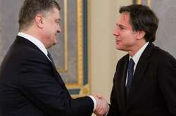  Держсекретар США Ентоні Блінкен зустрівся  з Петром Порошенком раніше, ніж з Володимиром Зеленським  
