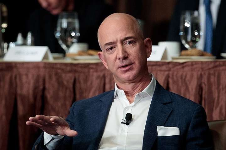 Безос продав акцій Amazon майже на $2 млрд 