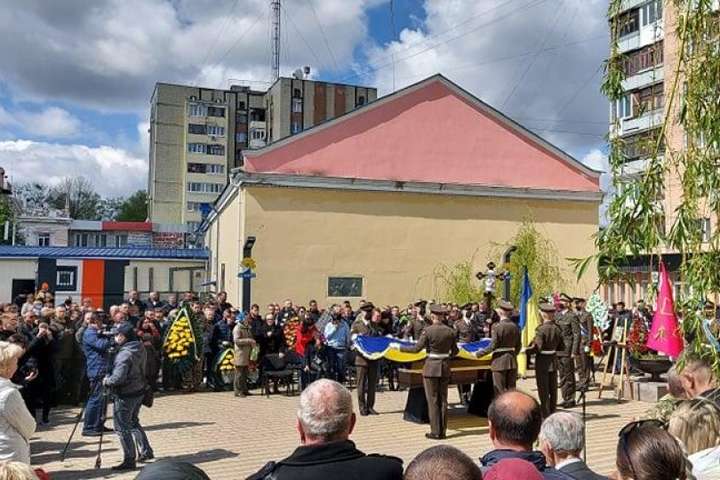 На Житомирщині попрощались з бійцем, що загинув на Донбасі