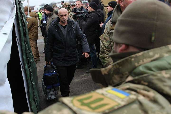 Кравчук розповів іноземним послам, як просувається обмін полоненими на Донбасі