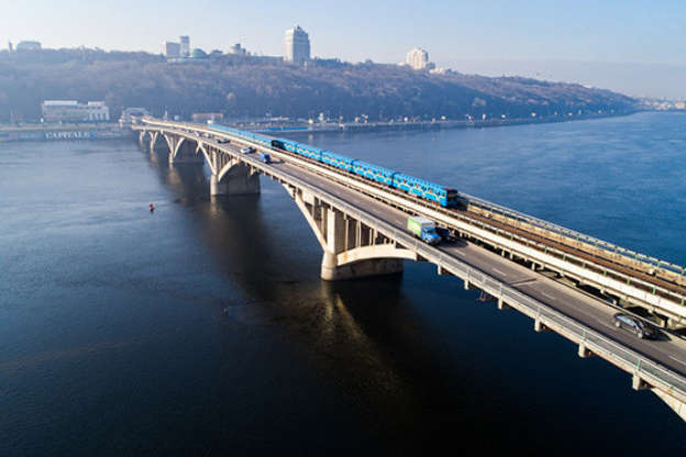 Київ готується до масштабного ремонту мосту Метро. Що буде зроблено