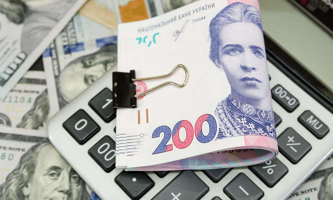 Курс валют: скільки коштують долар та євро 