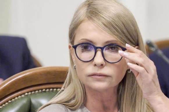 Тимошенко вимагає знизити податки вдвічі