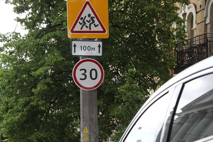Влада Києва обмежить швидкість автомобілів в житлових районах