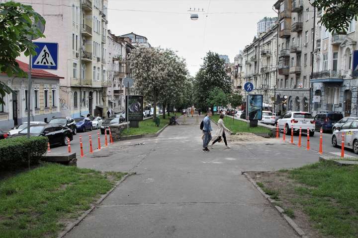 Боротьба з «автохамами». Бульвар у центрі Києва став безпечним для пішоходів