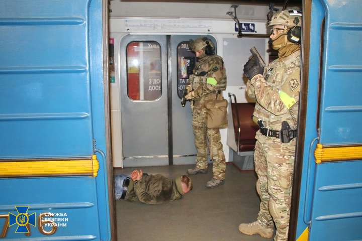 СБУ показала, яка затримали «терористів» у метро (фото, відео)