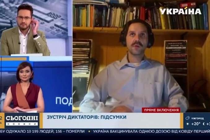 Оголена жінка потрапила в ефір українського телеканалу (відео)