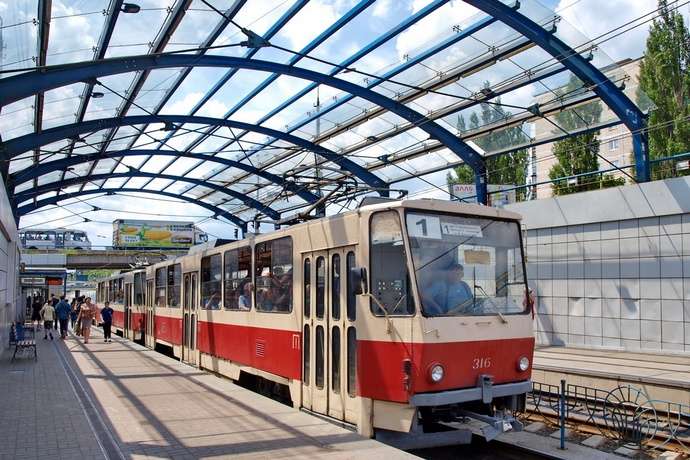Киянам пропонують альтернативний транспорт на час зупинки швидкісного трамвая