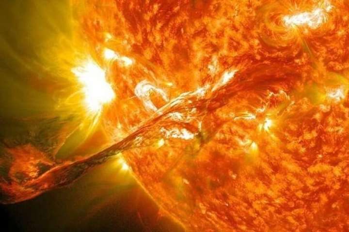 Землю накриє хмара плазми від спалаху на Сонці: до чого це призведе