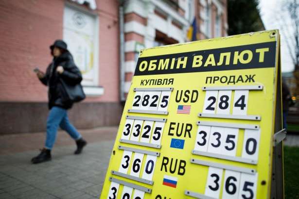 Курс гривні до долара протримається на рівні 28-29 грн. у найближчі три роки – Кабмін