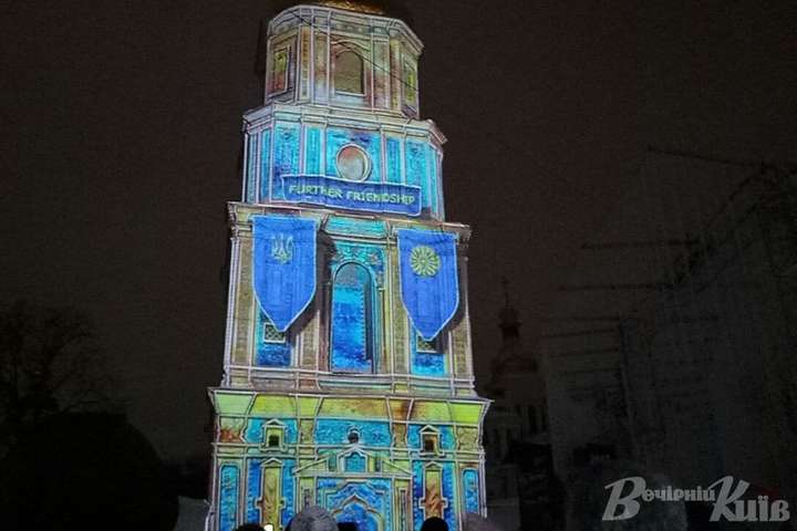 На Софійській площі представлять світлове шоу під музику українського гурту 