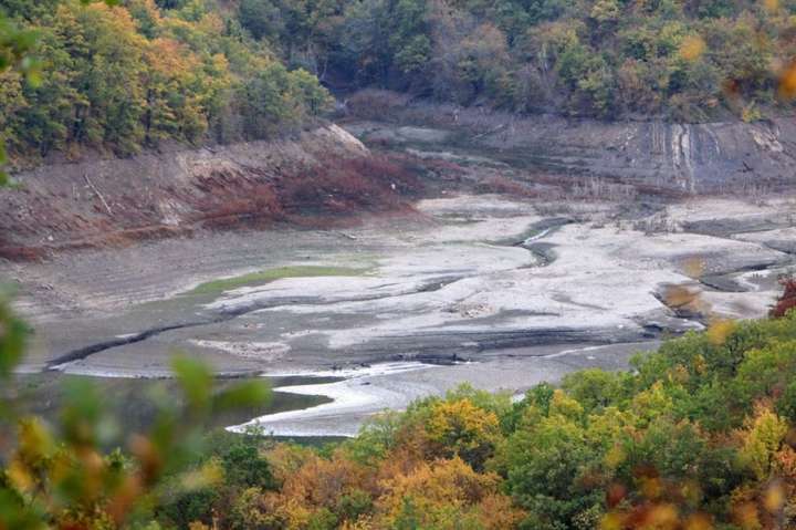 Через нестачу води у Криму окупанти вигнали людей розчищати русла річок