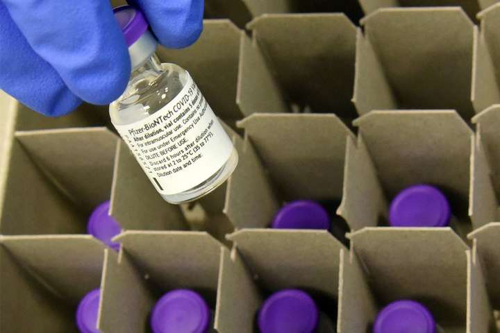 США куплять 500 млн доз вакцини Pfizer, щоб роздати іншим країнам – ЗМІ