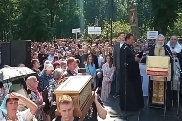 Московська церква атакує Раду: священники звезли «мирян» з усієї України (відео)