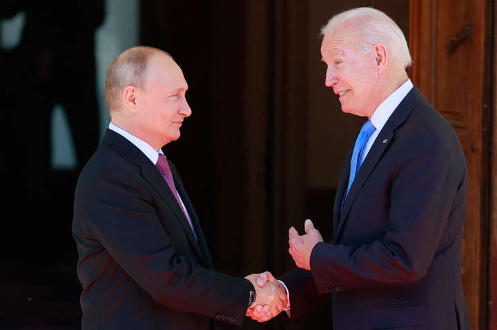 Зустріч Байдена та Путіна гостро висміяли в соцмережі (фото)
