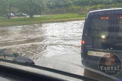 У Львові затопило вулицю