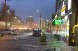У Вінниці після зливи затопило вулиці (фото, відео)
