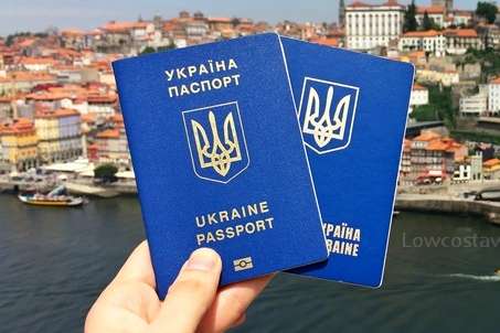 Подорожі за кордон: МЗС дало рекомендації українцям