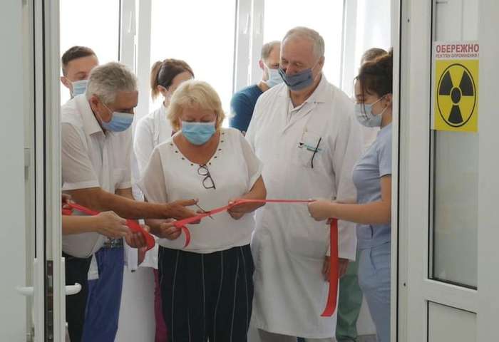 У Львівській лікарні відкрили гібридну операційну (фото)