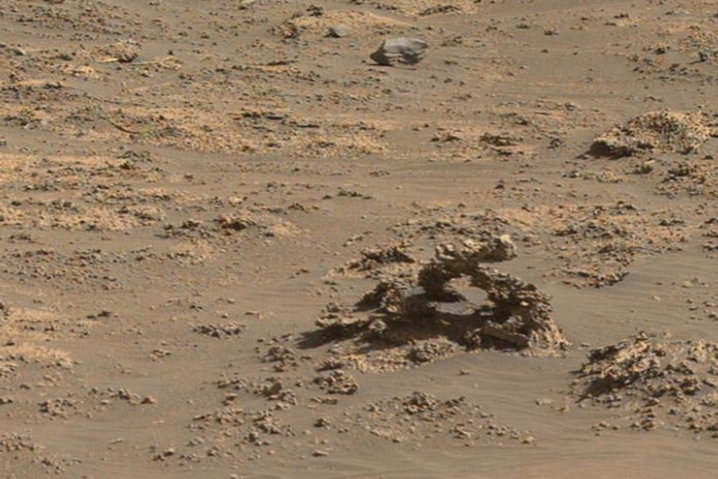  На Марсе нашли загадочную арку (фото)
