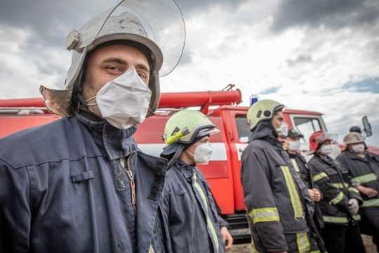 Українські рятувальники ДСНС перейшли на посилений режим роботи