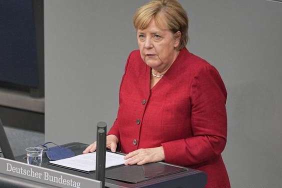 Меркель агітує проводити переговори з «Талібаном»