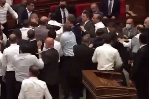 У Вірменії парламентарі побилися двічі за пару днів (відео)