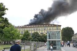 У центрі Турина горить історична будівля: є постраждалі, людей евакуювали