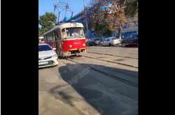 ДТП на Подолі повністю паралізувала рух трамваїв (відео)