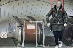 У київському метро іноземець розмахував пістолетом і вдарив жінку (фото)